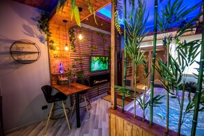 Design suite | Woonruimte | Een 55-inch smart-tv met digitale zenders