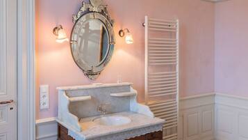 Douche, serviettes fournies