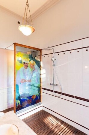 Shower, towels