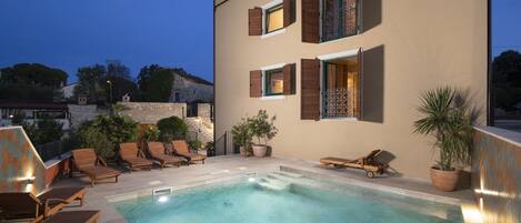 屋外プール、温水プール