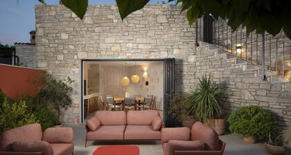 NEW Luxury Villa Casa Nova with Game Room, Summer kitchen and heated Pool