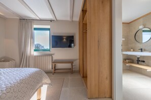 7 bedrooms, iron/ironing board, travel cot, free WiFi