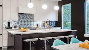 Réfrigérateur, four, plaque de cuisson, lave-vaisselle