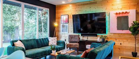 Télévision, cheminée