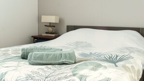 3 bedrooms, desk, iron/ironing board, free WiFi - Welcome! Cozy House 7 min. from the Beaches (Saint-Lormel)