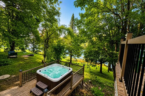 Maison bord de Lac 1h de Mtl, Spa, Foyer