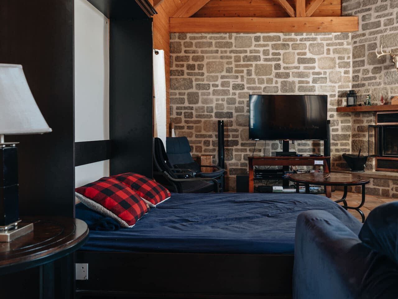 Escritorio, wifi, ropa de cama