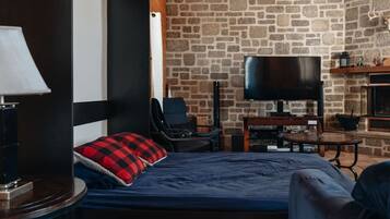 Escritorio, wifi, ropa de cama