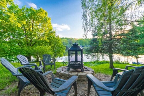 Maison bord de Lac 1h de Mtl, Spa, Foyer