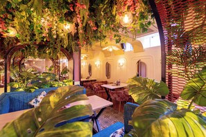 Restaurant - Pink Mango A Boutique Hotel (Hisar)