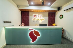 Reception - Pink Mango A Boutique Hotel (Hisar)