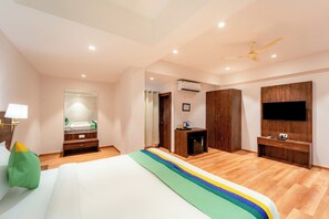 Premium Room | In-room safe, desk, iron/ironing board, bed sheets