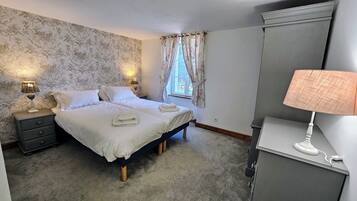 2 bedrooms, iron/ironing board, travel cot, free WiFi