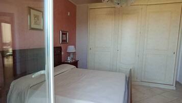 3 Schlafzimmer, BĂŒgeleisen/BĂŒgelbrett, WLAN, BettwĂ€sche