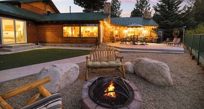5-STAR Lakefront cabin! DOCK! GAME ROOM! 2600 sq ft w/fire pit. SLOPES/LAKE!
