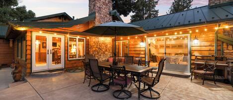 屋外ダイニングエリア