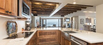Ski in/Out 7th Floor Penthouse at Purg - Huge Deck w/ Mountain/Slope Views/AC