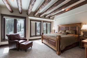 4 عدّة غرف نوم ومكواة/لوح كي وواي فاي مجانًا وملاءات أسرّة