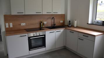 Fridge, oven, stovetop, dishwasher