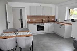 Kühlschrank, Ofen, Herdplatte, Geschirrspüler