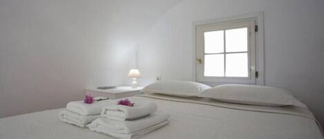 1 bedroom, in-room safe, free WiFi, bed sheets