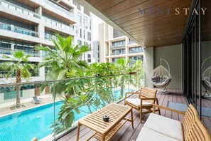 1 bedroom - Trendy City Walk Living w Pool View Balcony (Dubai)