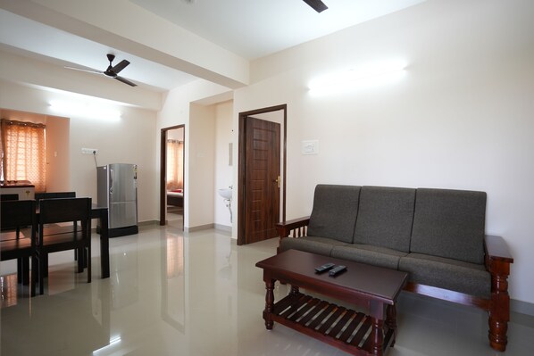 Deluxe Apartment | Living area | 32-inch LCD TV with cable channels - Aishwaryam Service Apartment (Chennai)