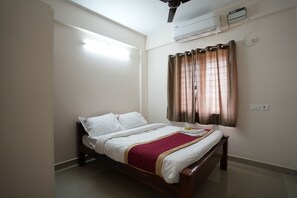 Standard Room | Egyptian cotton sheets, premium bedding, desk, free WiFi
