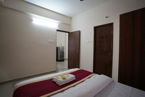 Deluxe Apartment | Egyptian cotton sheets, premium bedding, desk, free WiFi - Aishwaryam Service Apartment (Chennai)