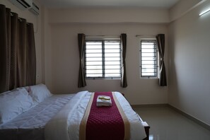 Deluxe Apartment | Egyptian cotton sheets, premium bedding, desk, free WiFi - Aishwaryam Service Apartment (Chennai)