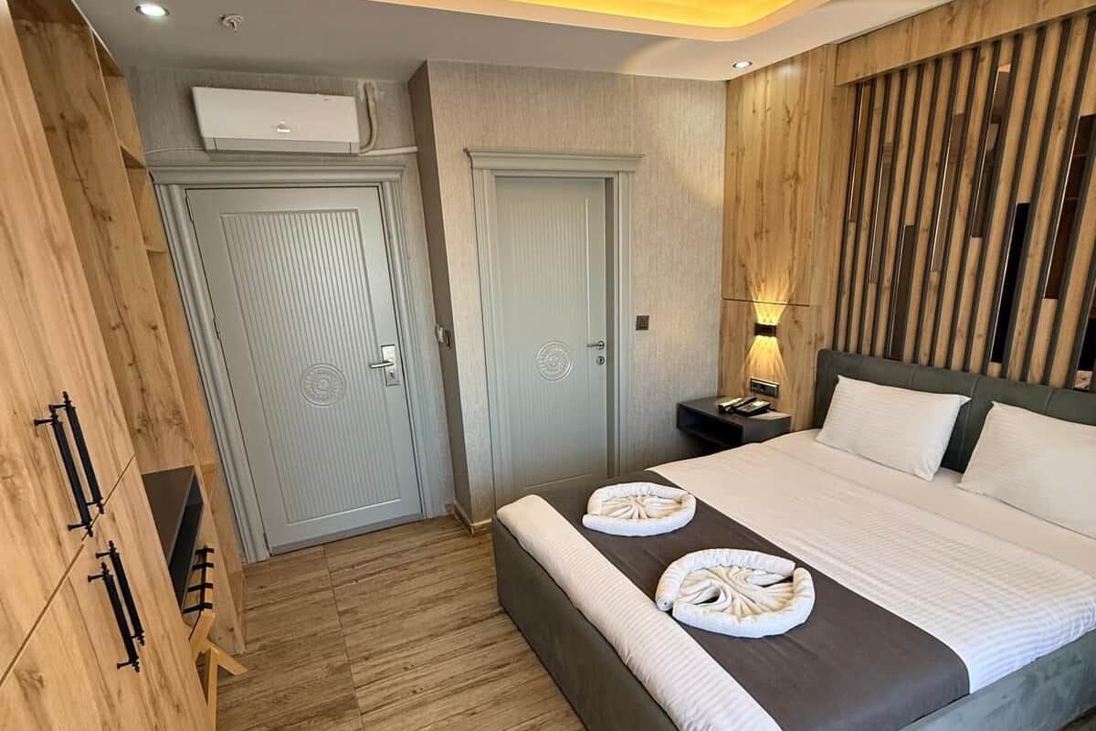 Kahden hengen deluxe-huone | Minibaari, ilmainen Wi-Fi, vuodevaatteet