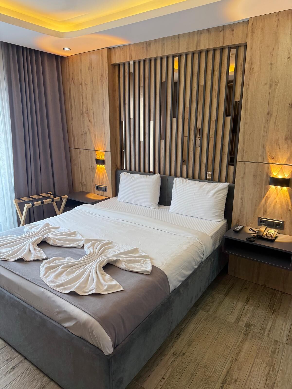 Minibar, free WiFi, bed sheets