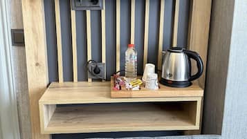 Deluxe Twin Room | Minibar, free WiFi, bed sheets