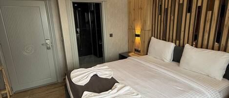 Chambre Deluxe double | Minibar, accès au Wi-Fi (inclus), literie fournie