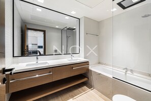 Family Apartment | Bathroom