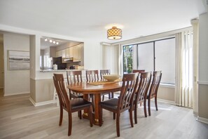 Dining - Courtside 62 - Spacious 3BR - Pool/Lagoon View - Short Walk to Beach (Hilton Head Island)