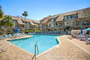 Pool - Courtside 62 - Spacious 3BR - Pool/Lagoon View - Short Walk to Beach (Hilton Head Island)