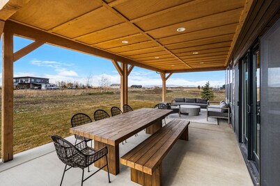 Riparian Way Retreat - Gorgeous new home with 10 beds & nice mountain views!