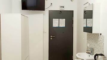 Classic-Zweibettzimmer | Allergikerbettwaren, Bügeleisen/Bügelbrett, kostenloses WLAN