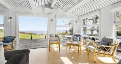 Cozy home in Asnæs with house sea view