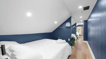 10 Schlafzimmer, Bügeleisen/Bügelbrett, Reisekinderbett, WLAN