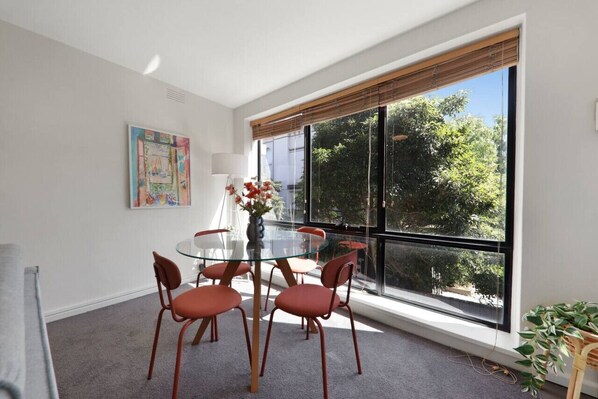 Interior - Retro Rose St Kilda Mansions (St Kilda)