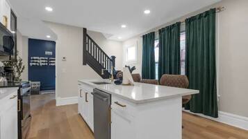 Frigorífic, microones, forn i placa de cuina