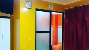Deluxe Room, City View | Bathroom - Hostal sin fronteras (Uyuni)