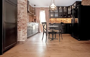 Kühlschrank, Mikrowelle, Ofen, Geschirrspüler