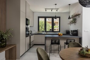 In-room dining - Villa Medellin (Novigrad)