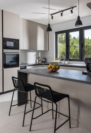 Microwave, dishwasher, coffee/tea maker, high chair - Villa Medellin (Novigrad)