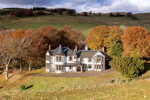 Exterior - Exquisite Scottish baronial mansion in the foothills to the Scottish Cairngorms  (Kirriemuir)