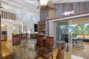 Dining - 🌊Short Easy Walk to Beach-Amazing Outdoor Space-2BR with Loft Blue Bayou🌊 (Fort Myers Beach)