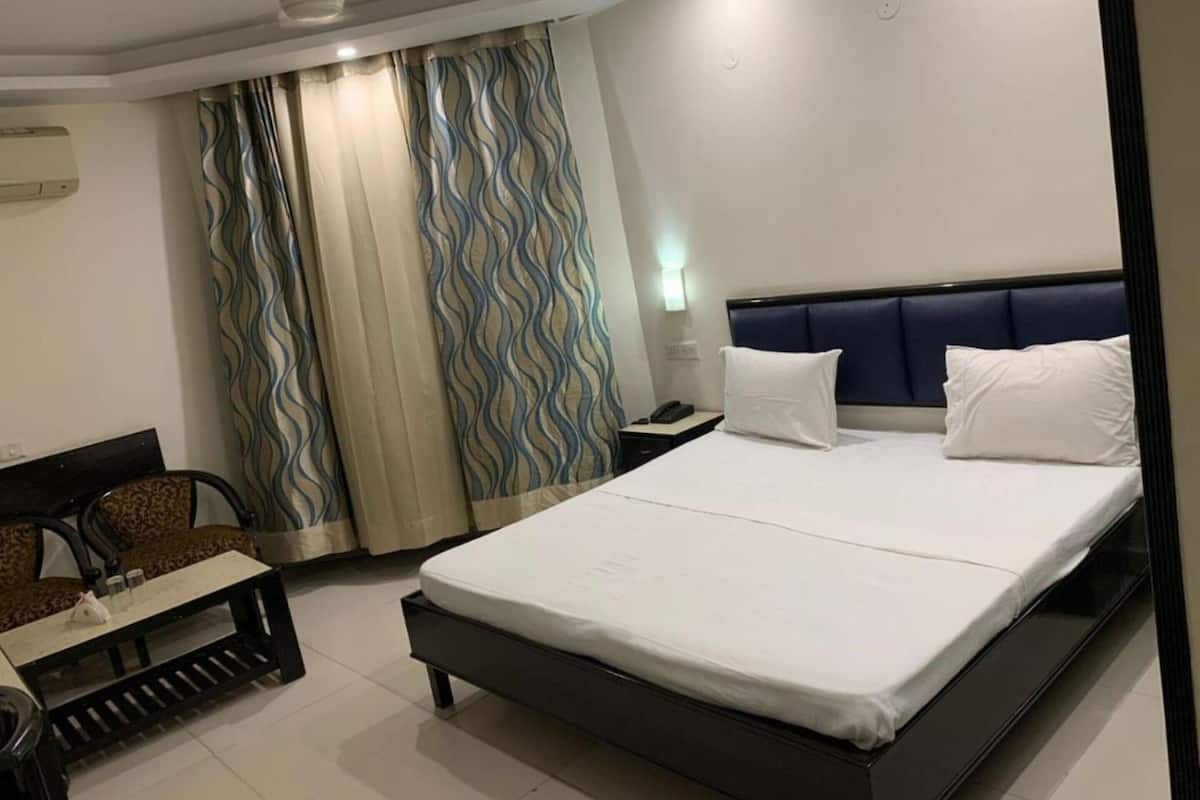 Deluxe Single Room | Desk, laptop workspace, free WiFi, bed sheets